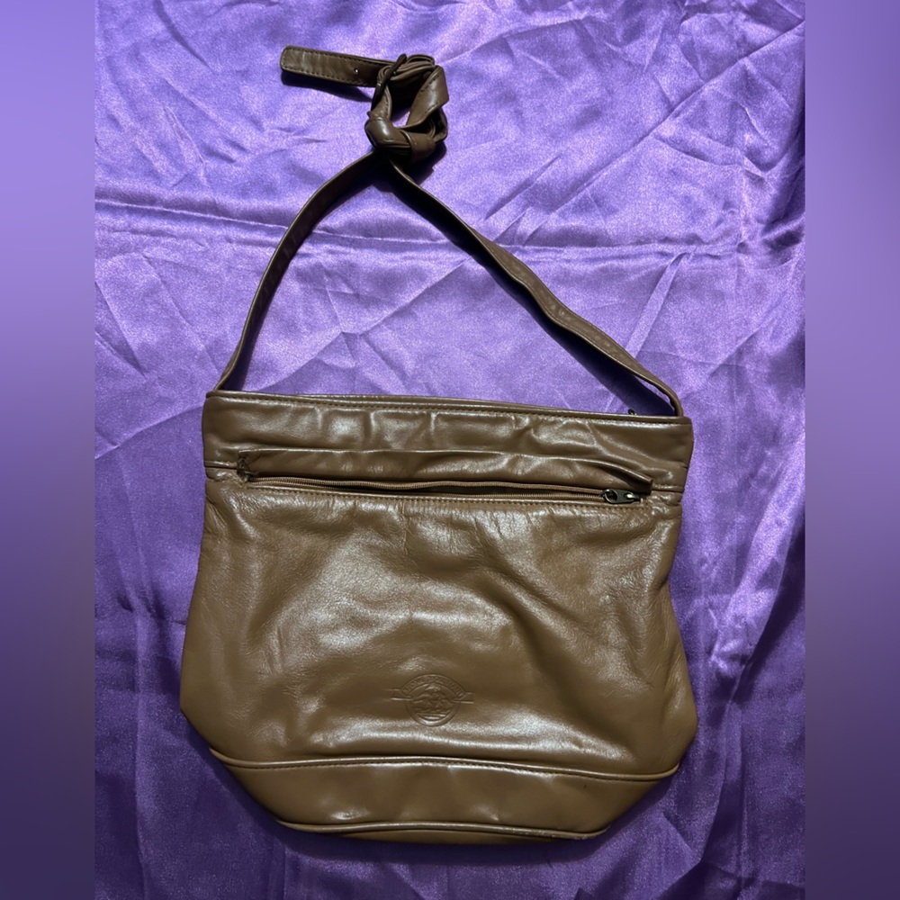 Stone Mountain Genuine Leather Purse in Camel Brown.